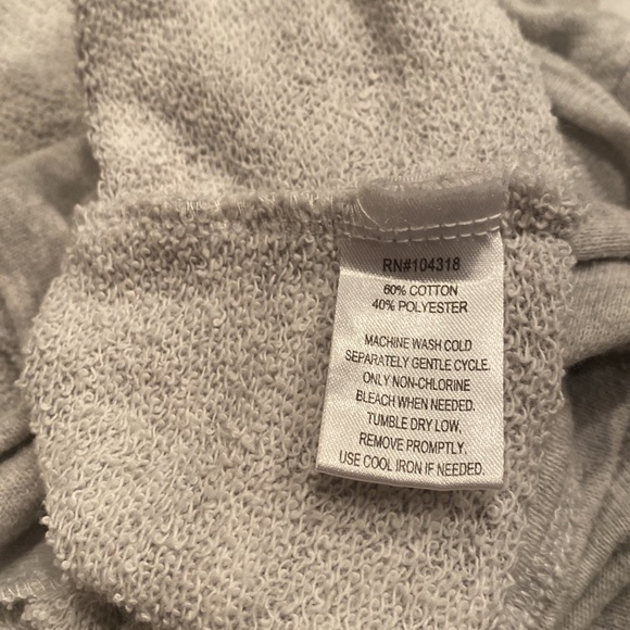 Derek Heart Light Grey Self Tie Crewneck - Picture 6 of 7